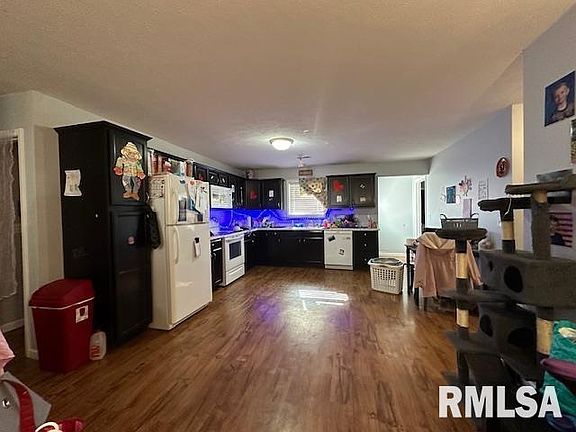 5th image of 211 Wild Rose Ln