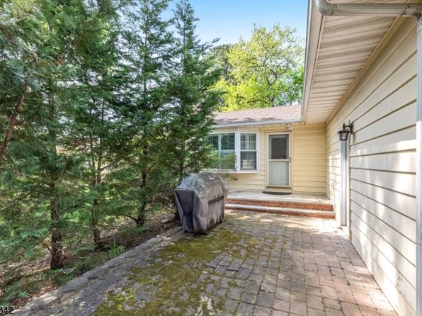 33 Warwick Cir, Springfield Twp., NJ 07081
