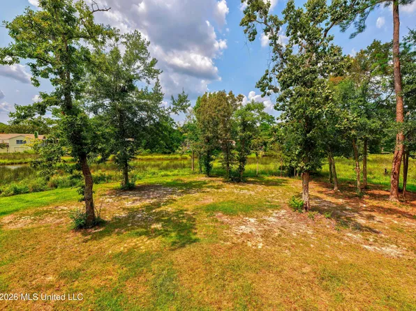 610 Wetzel Dr, Biloxi, MS 39532