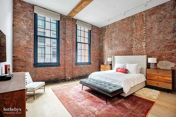 Sold by Sotheby's International Realty | media 10