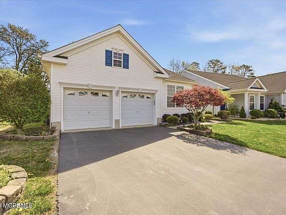 3rd image of 74 Pond View Circle