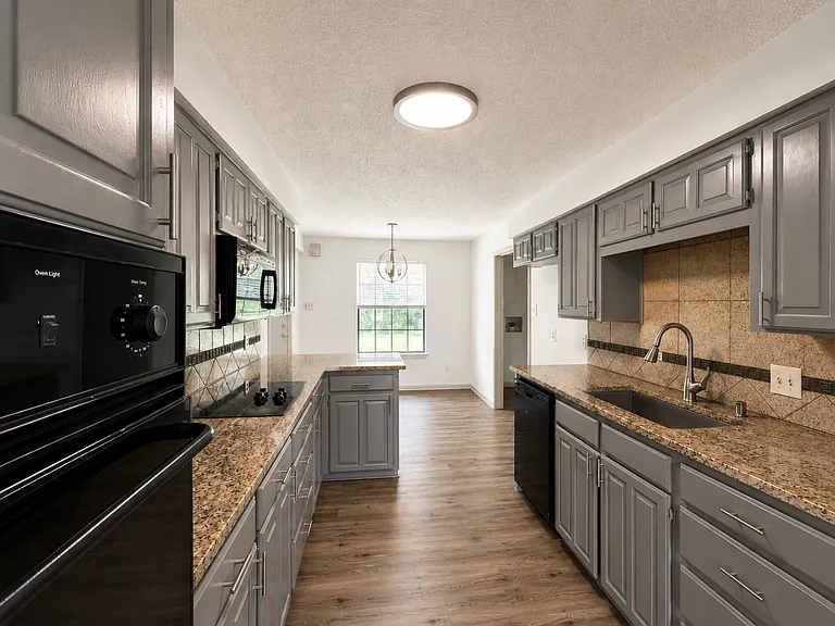 2401 Stephen Lee Dr — Photo 16