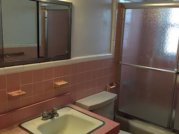 3rd image of 2834 46th St