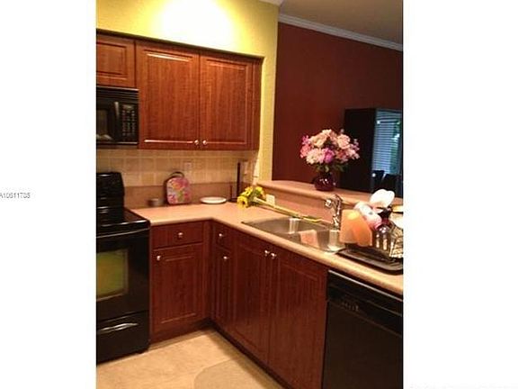 4th image of 2760 SW 83rd Ter #108