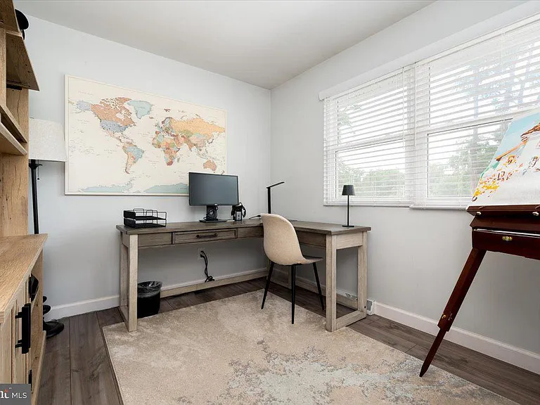 1005 Magothy Park Ln — Photo 4