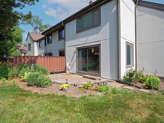 3rd image of 1296 Farnsworth Ln