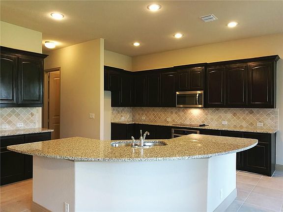 2nd image of 3423 Hawthorn Ln