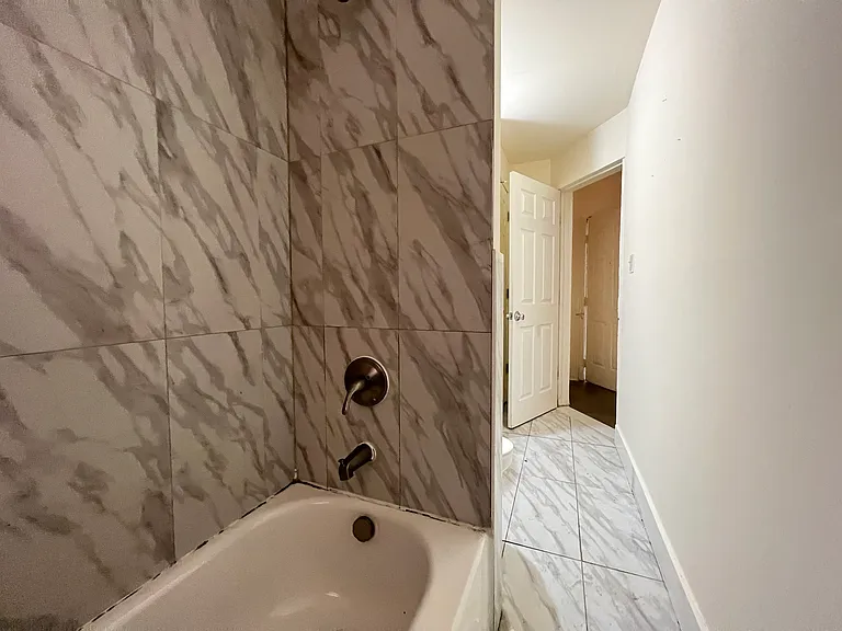 220 Bloomfield Ave #10 — Photo 6