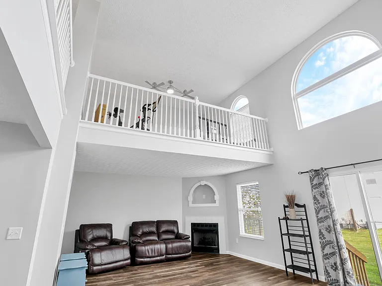 920 Sara Ct #920 — Photo 18