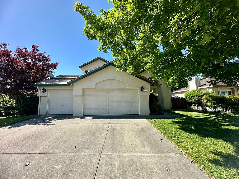 390 Brians Ct — Photo 1