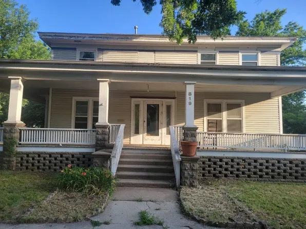 819 E 7th Ave, Winfield, KS 67156