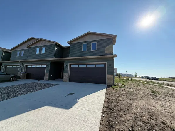 4017 Crossing St SW, Minot, ND 58701