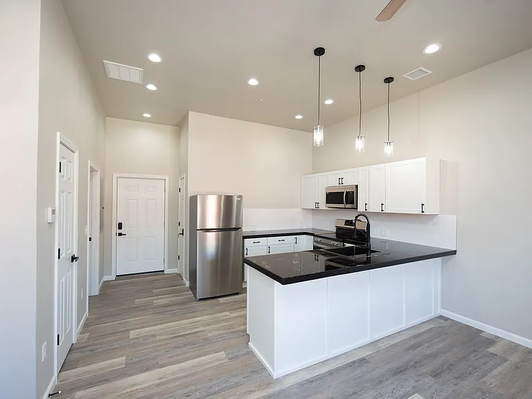 201 E Grand Ave #2 — Photo 4