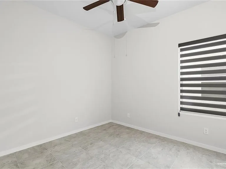 402 N Alexandrite Ave #2 — Photo 6