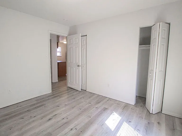 1005 W Ash St — Photo 13