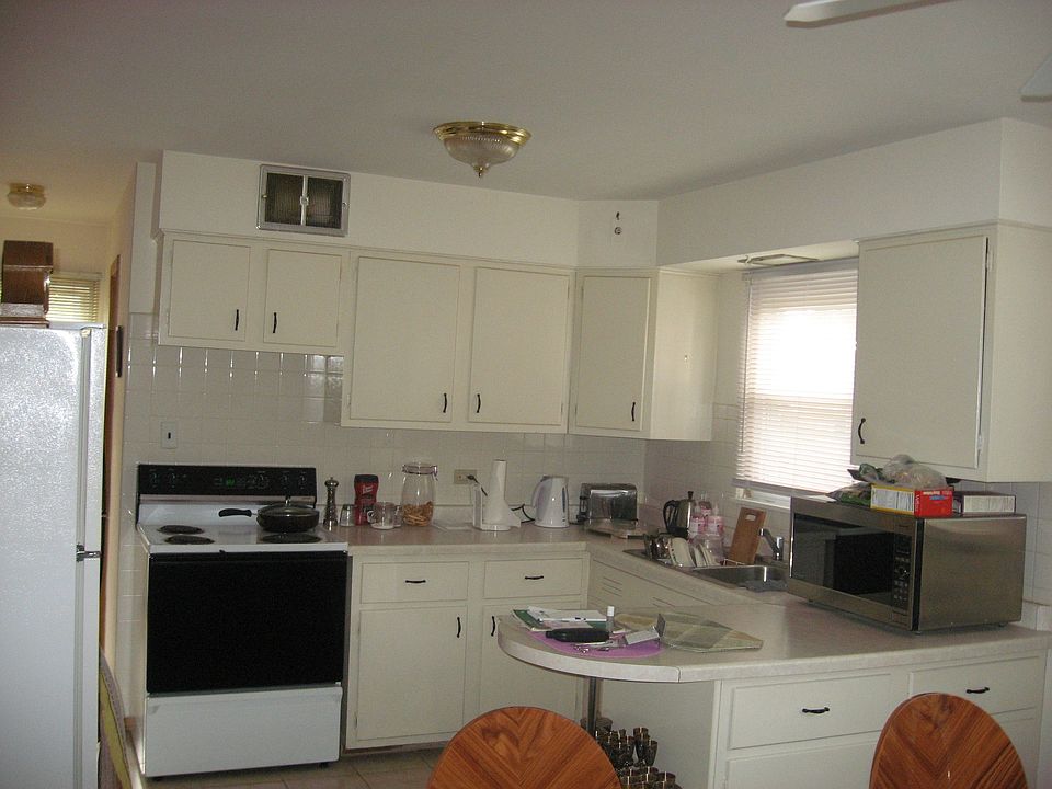 2nd image of 210 N Hicks Pl APT 1S