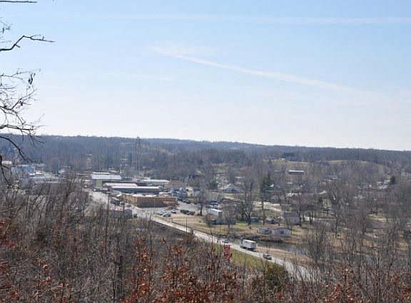 5th image of 373 Bluebird Ln