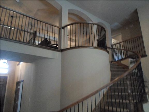5th image of 5509 Treemont Dr