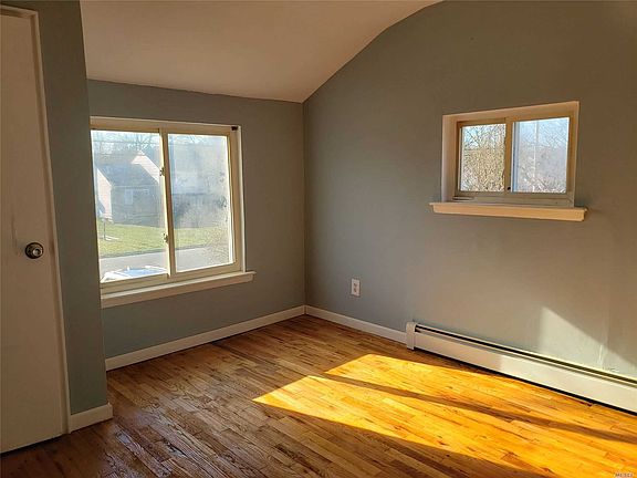 4th image of 621 Americus Ave
