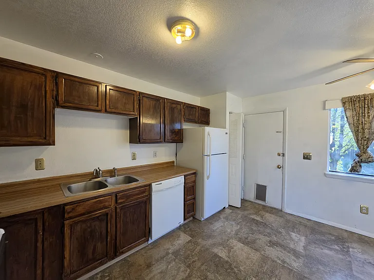 627 1/2 Highline Dr — Photo 6