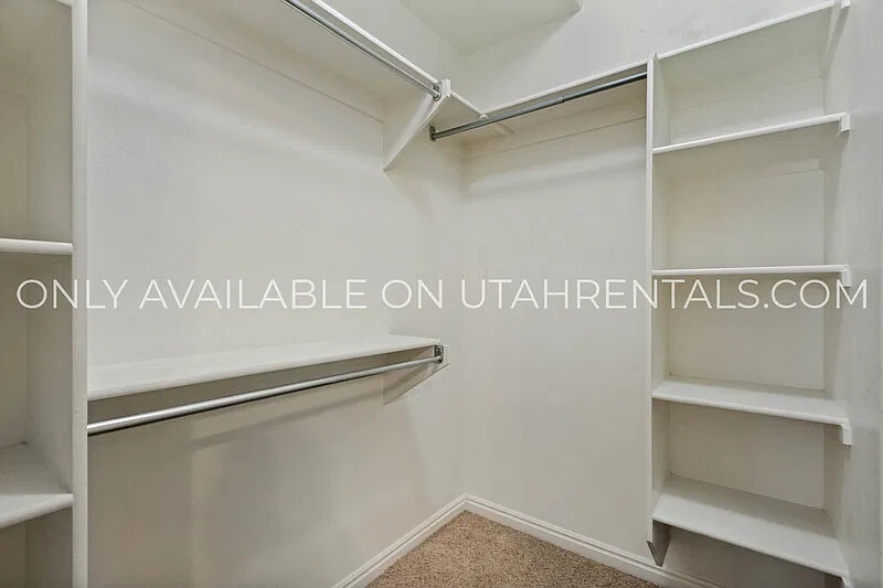 3 bed, 2.0 bath, 1441 sqft, $1,700 — Photo 4