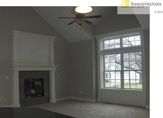 4th image of 1721 NE Woodview Cir
