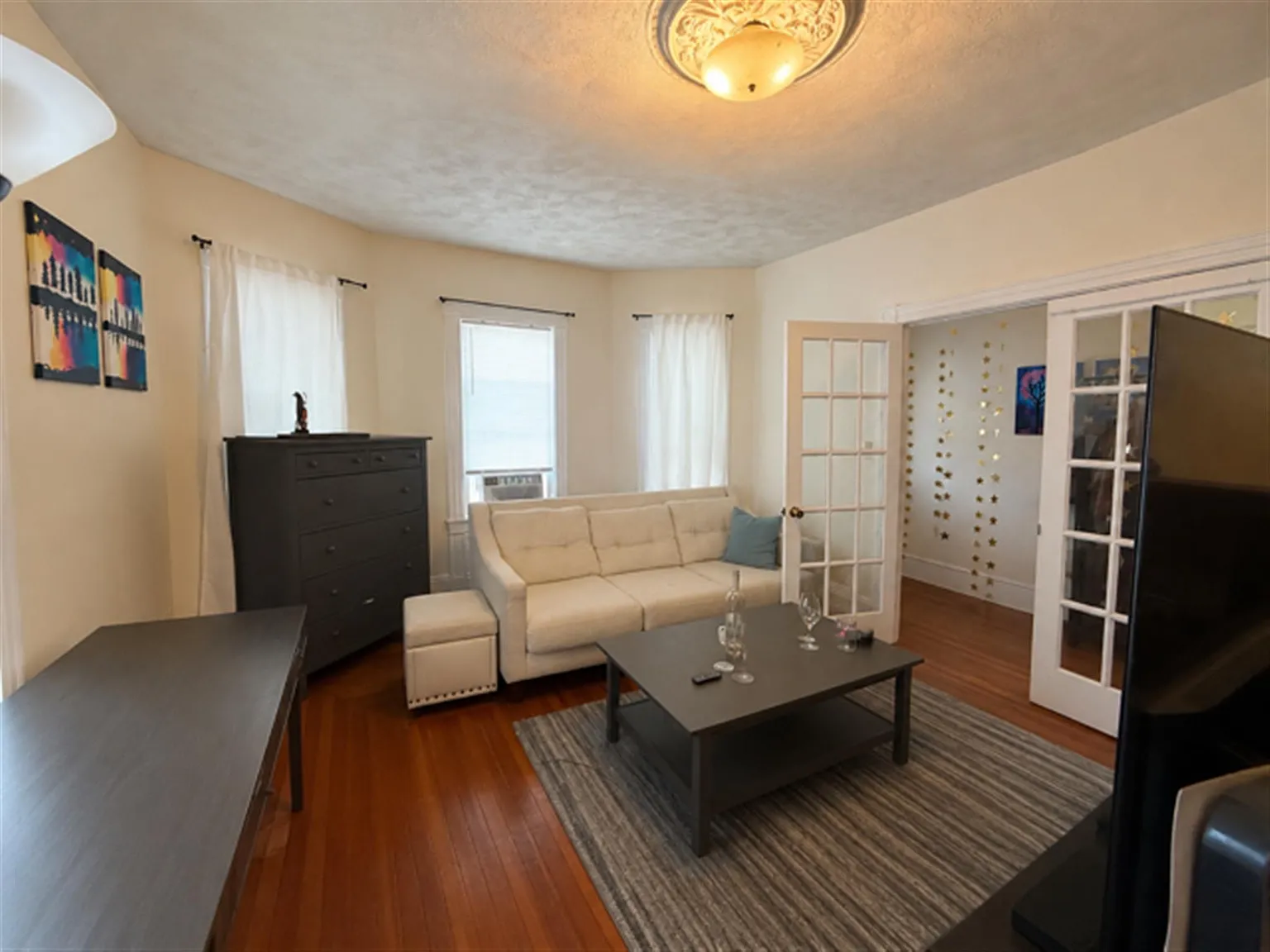 3 bed, 1100 sqft, $3,750 — Photo 3