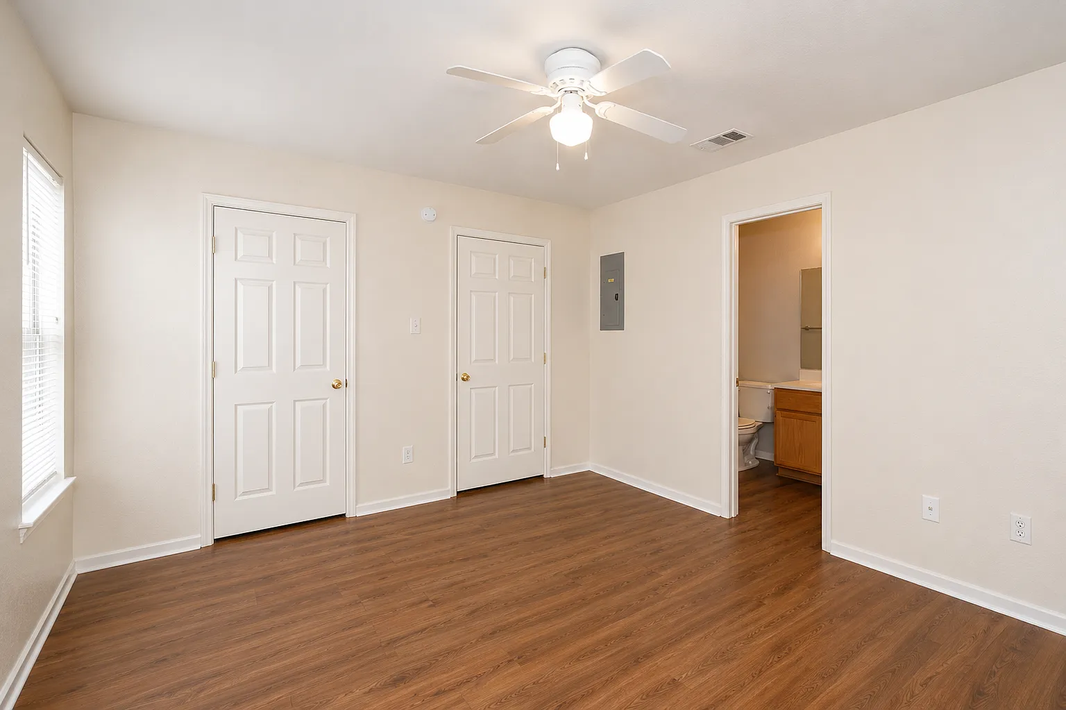 3 bed, 1200 sqft, $1,000 — Photo 3