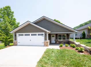 504 Hickory Tree Private Dr, Kingsport, TN 37663