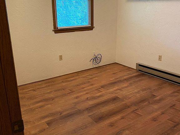3rd image of 834 Naomi St