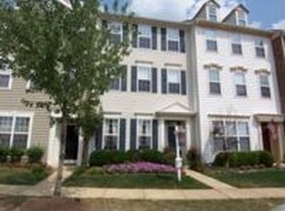 26028 Priesters Pond Dr, Chantilly, VA 20152