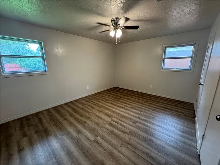 2611 Prairie Ave — Photo 24