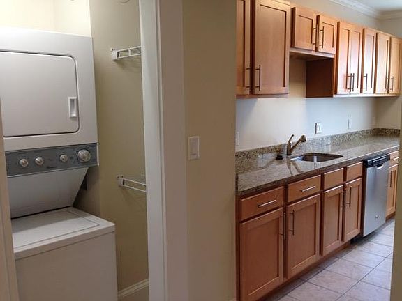 2nd image of 12 Short St APT 6
