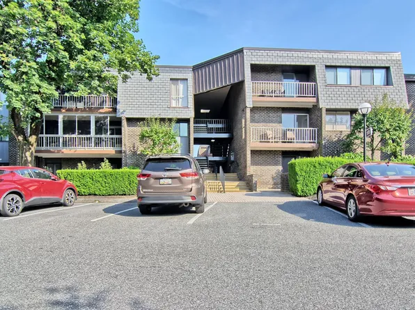 12 Stonehenge Cir APT 5, Baltimore, MD 21208