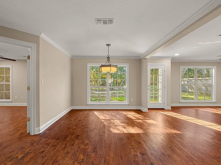 34 Clear Springs Ct — Photo 4