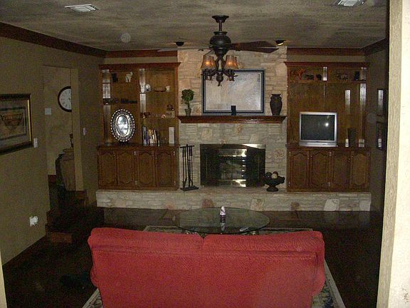 2nd image of 8125 Garden Oaks Dr