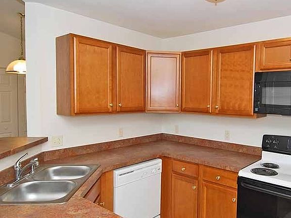 Stony Pointe Apartments - Kitchen