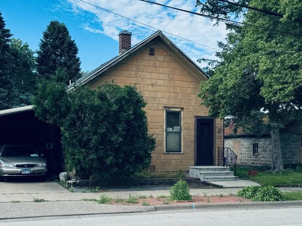 364 W Sarnia St, Winona, MN 55987