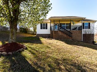 2915 Willow Pond Dr, Maryville, TN 37803