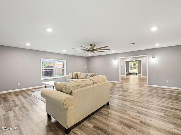 5th image of 113 Driftwood Dr