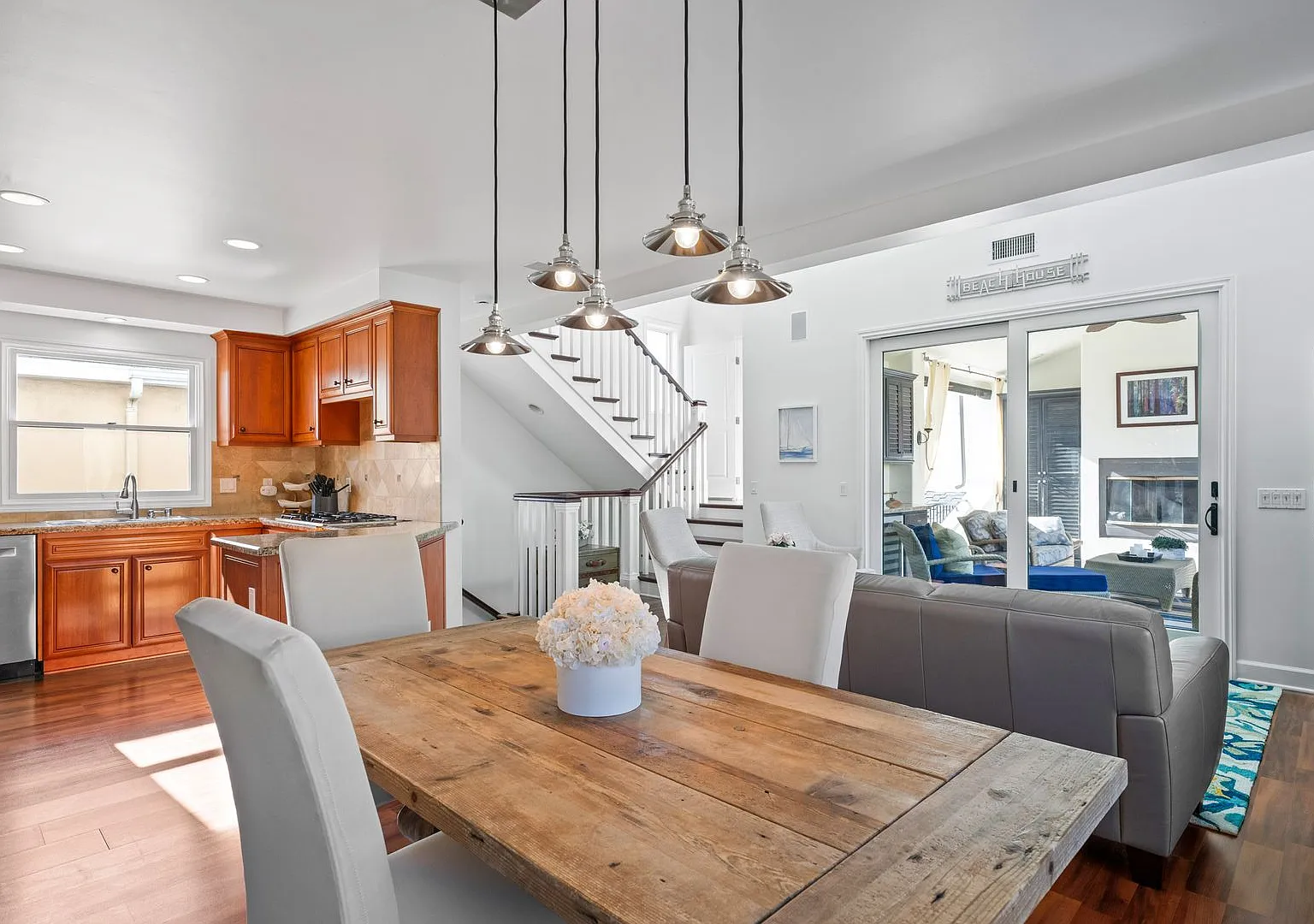 426 Narcissus Ave — Photo 4