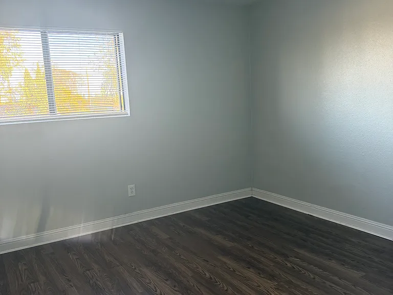 1017 W Bishop St — Photo 3