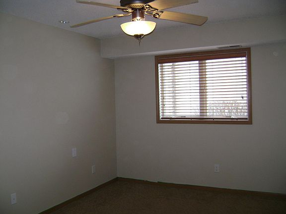 5th image of 880 Lyn Way Unit 102