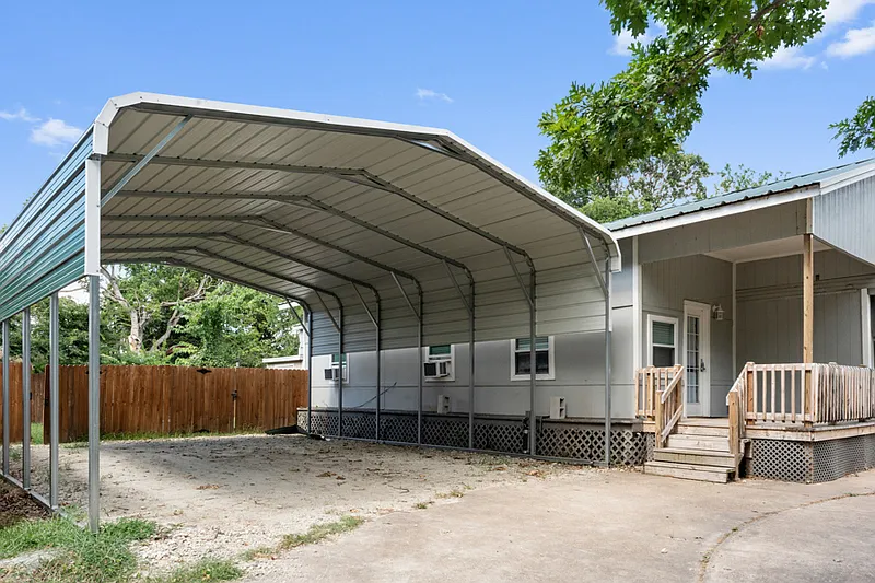 4 bed, 2.0 bath, 1376 sqft, $1,595 — Photo 3