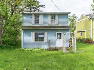 1424 Beach Dr, Lake Orion, MI 48360