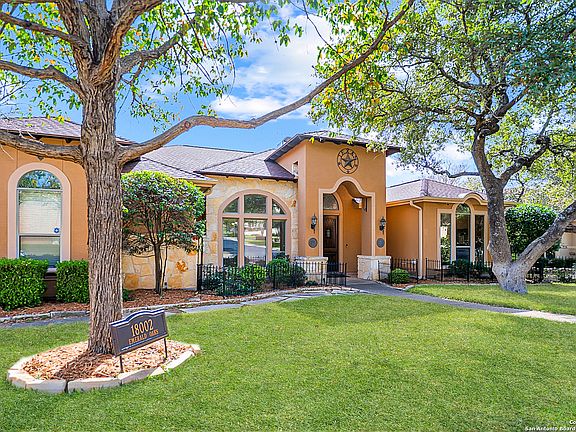 3rd image of 18002 Emerald Oaks