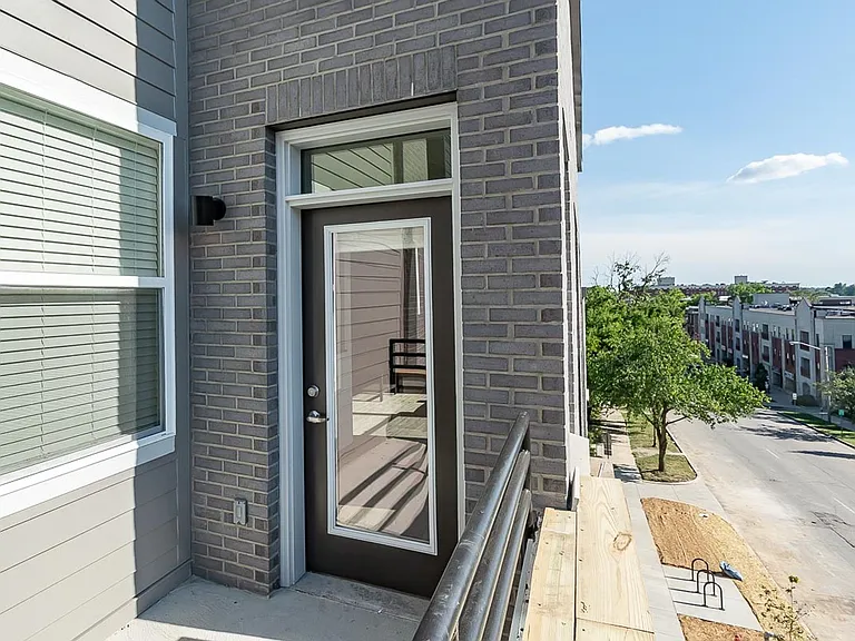 The Bentley Apartments — Photo 127