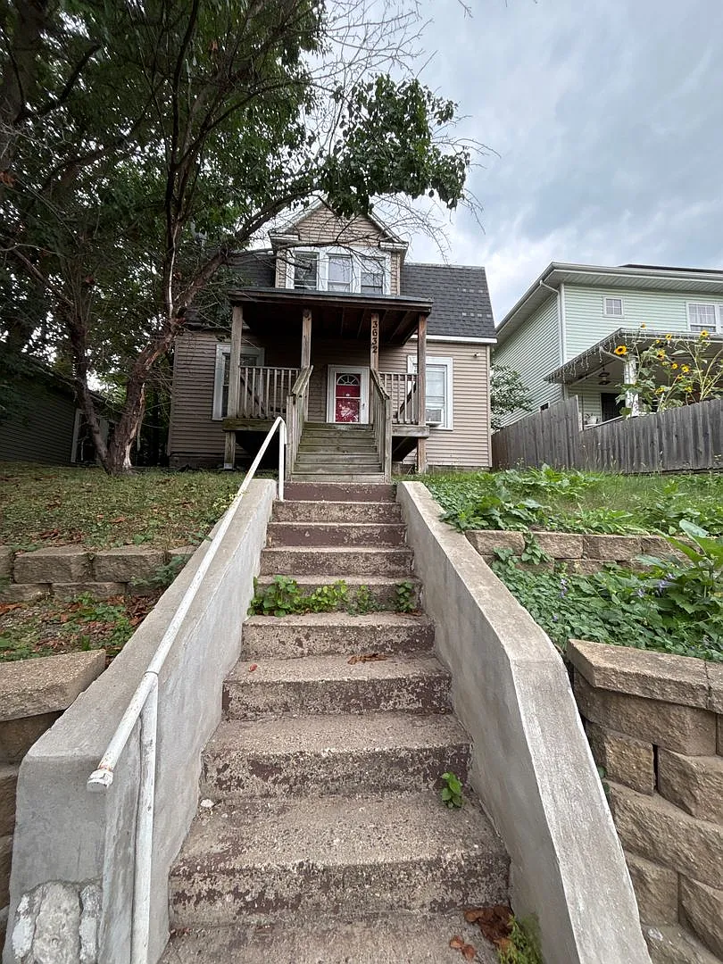 Beautiful 3 bedroom 1 bathroom House in South Minneapolis! — Photo 1
