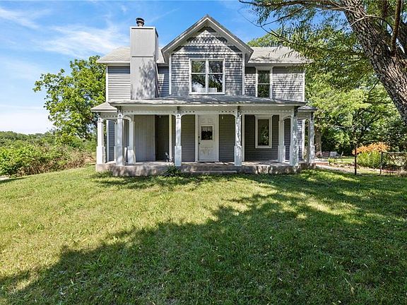 2nd image of 1623 Indiana Rd