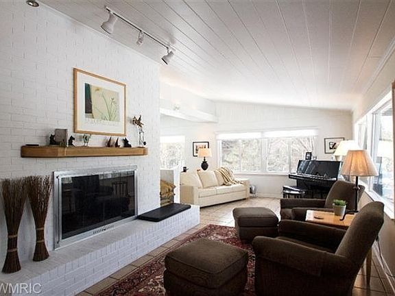3rd image of 127 Henley Dr